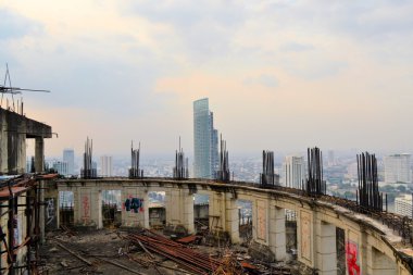 bitmemiş terkedilmiş gökdelenin sathorn benzersiz