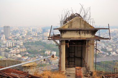 bitmemiş terkedilmiş gökdelenin sathorn benzersiz