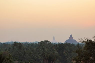 Jetavaranama ve Mirisavatiya dagoba stupa