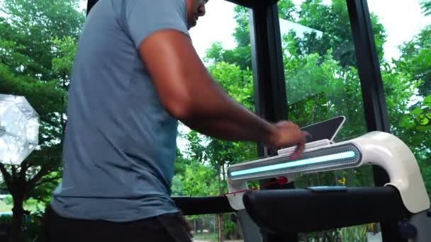 Close Footage Asian Man Running Treadmill — Stock Video