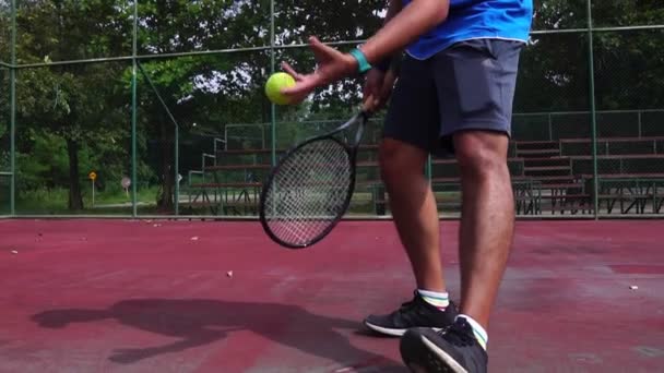 Close Footage Man Playing Tennis Outdoor Court — Stockvideo