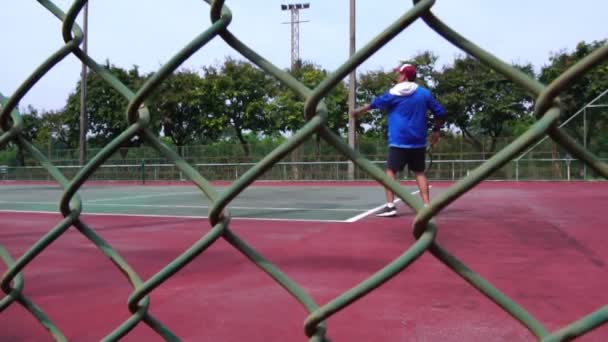 Footage Man Training Play Tennis Outdoor Court — Vídeo de Stock