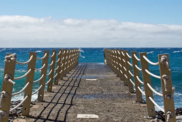 Kumsalda köprü — Stok fotoğraf