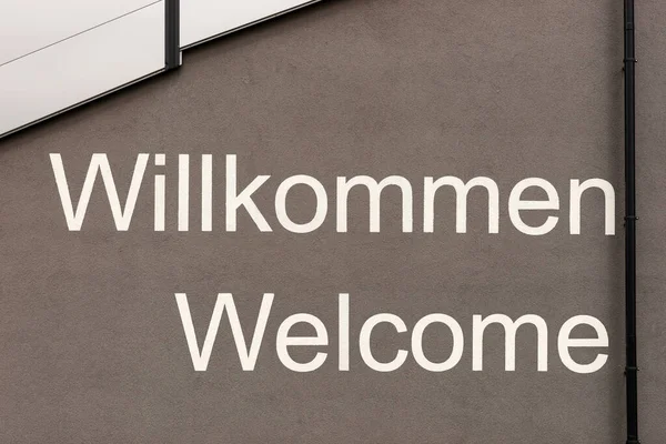 Vítejte Němčině Angličtině Slova Zdi — Stock fotografie