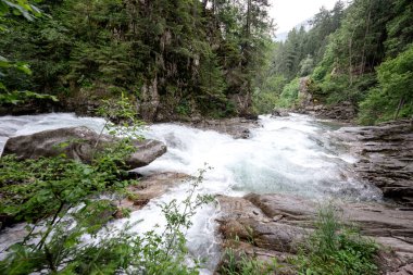 Groppensteinschlucht 'daki şelale nehri. Carinthia 'da. Avusturya