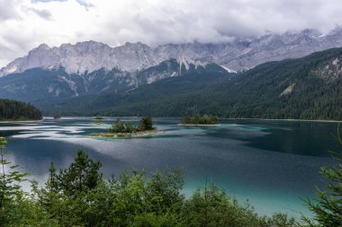 Eibsee, Grainau yakınlarında, Bavyera 'da. Almanya. Avrupa