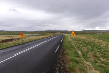 İzlanda 'nın boş uzun yolu. Avrupa