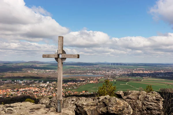 Lusatian Dağları 'nın bir parçası olan Zittau Dağları' ndaki Tpfer Dağı 'ndan görüntüyü al. Almanya