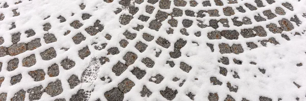 Pavimento Paralelepípedos Velho Com Neve Inverno Imagem Panorâmica — Fotografia de Stock