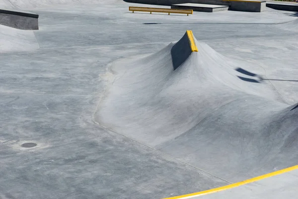 Kaykay ve bisiklet sürmek için yeni park