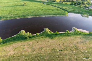 Elbe Nehri 'nin bir kısmının yukarıdan görüntüsü