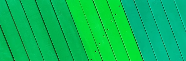 木制全景绿色背景 不同深绿色的木制板条 — 图库照片
