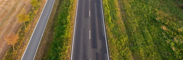 Панорамное Изображение Пустая Асфальтовая Дорога Велосипедная Дорожка Между Полями Сверху — стоковое фото