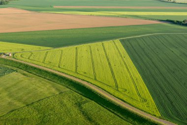 İlkbaharda yukarıdan tarımsal alanlar