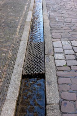 Freiburg im Breisgau 'daki su kanalı. Almanya