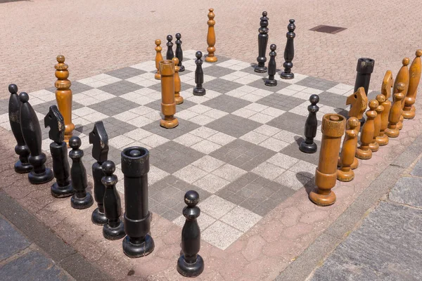 Outdoor Large Chess Place Old Chess Pieces Outdoor Entertainment Games — стоковое фото