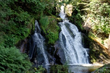 Triberg şelalesinin bir parçası. Almanya 'nın en yüksek şelaleleri