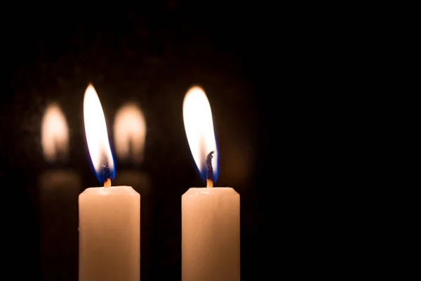 Candele Accese Uno Sfondo Nero Simbolo Della Religione — Foto Stock