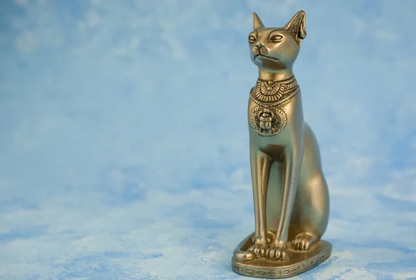 Mısır kedisi Bast ya da Bastet, güneş ve savaş tanrıçası, izole edilmiş 