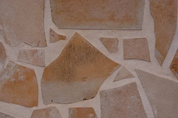Kamienna Ściana Mieszanymi Kamieniami Różnych Kształtach — Zdjęcie stockowe