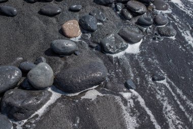 Volkanik siyah kumun yakın plan resmi.