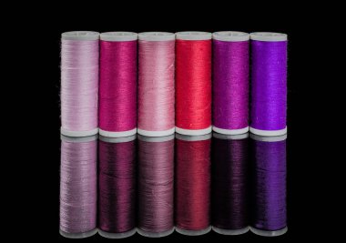 Renkli dikiş iplikleri arkaplanı yakın plan 