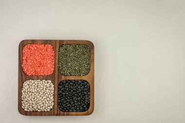 Yeşil, sarı bezelye ve fasulye karışımı arkaplanı kapat