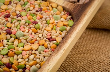 Renkli nabız, kuru fasulye çorbası, yeşil ve sen.