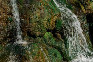 Dim Nehri 'nin piknik yerinde şelale