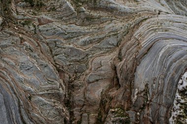 Taşın soyut doğal arka planı ve tuhaf bir dokusu var. 