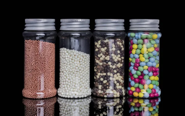 Cam Şişeye Serpiştirilmiş Renkli Şekerler — Stok fotoğraf