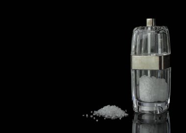 Arkaplanı yansıtan tuzluklar