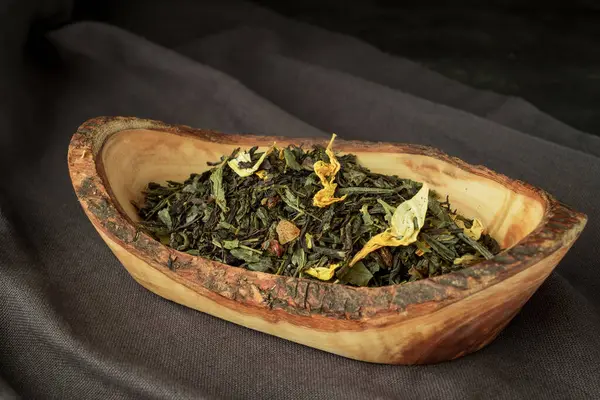 Full Leaf Loose Green Black Tea Wooden Spoon — Stock Photo, Image