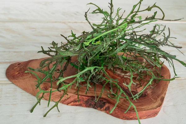 Färska Arugula Sallad Blad Vit Bakgrund — Stockfoto