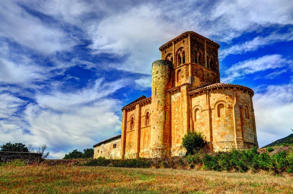 Igreja românica. San Pedro de Tajada. Burgos. Espanha . — Fotografia de Stock