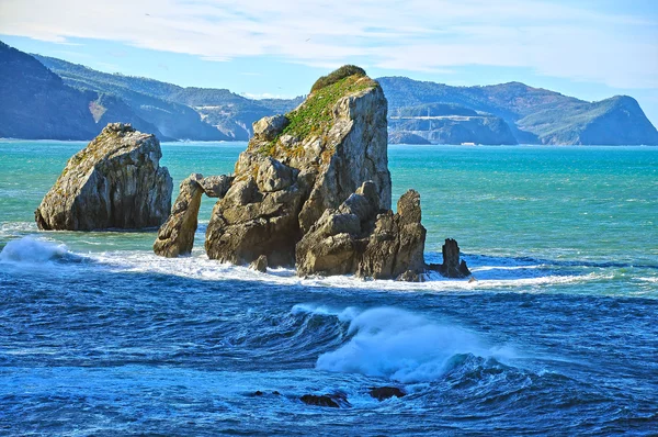 Roks im Meer. Bermeo. Spanien. — Stockfoto