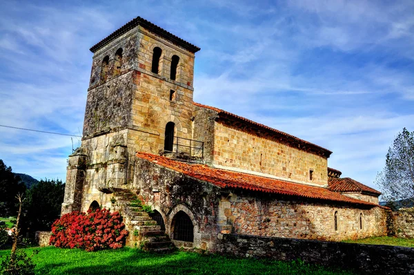 Igreja românica de Argomilla, Cantabria (Espanha ). — Fotografia de Stock