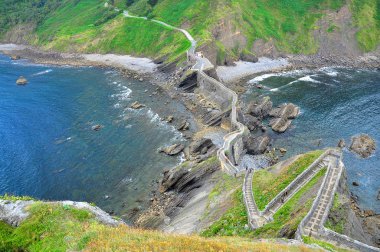 gaztelugatxe Köprüsü. bermeo. İspanya.