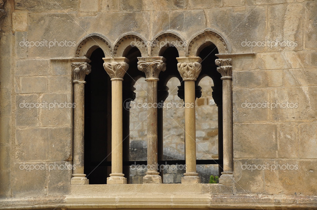 Romanisches Fenster. estella. Spanien. Stockfotografie