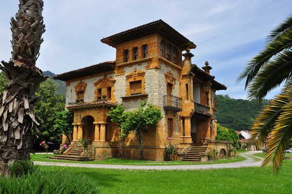 Mansion. Cangas de Onis. Spain. — Stock Photo, Image