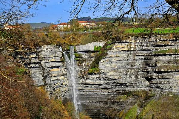 Gujuli vodopád. Alava. Španělsko. — Stock fotografie