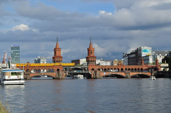 Oberbaumbrücke. Berlin. Germany. — Stockfoto