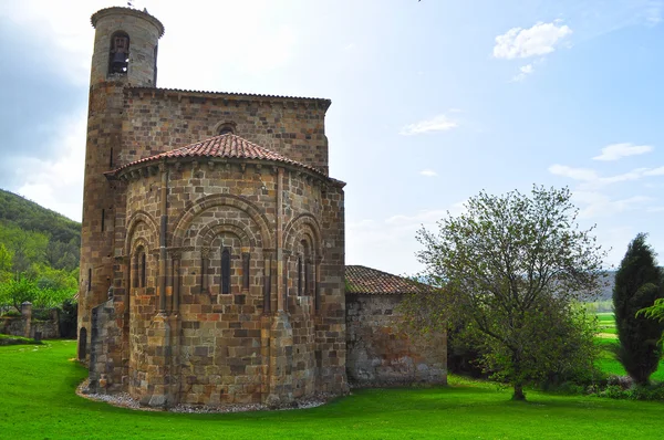 Kościół romański. San Martín de elines. Cantabria. Hiszpania. — Zdjęcie stockowe