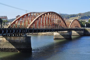 Colindres Köprüsü. Cantabria. İspanya.