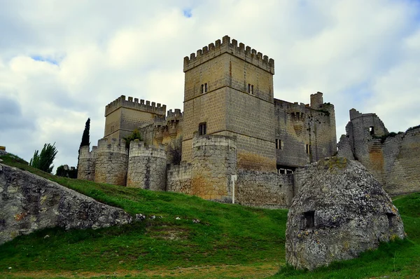 Ampudia 城堡。帕伦西亚。西班牙. — 图库照片