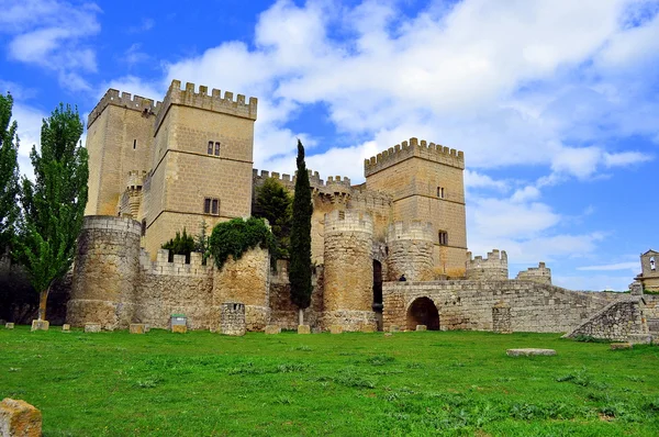 ampudia Kalesi. Palencia. İspanya.