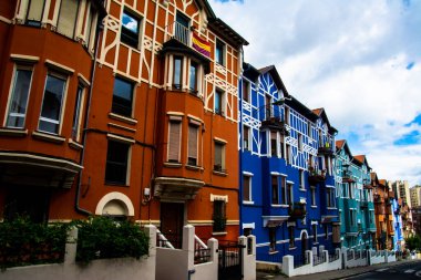 20. yüzyılın başlarında, bu İngiliz tarzı evler İspanya 'nın Bilbao semtinde inşa edildi..