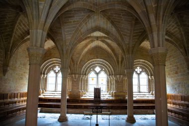 Poblet Manastırı 'nın bölüm evinin manzarası. Bu manastır İspanya 'nın Tarragona eyaletinde yer almaktadır ve bir Dünya Mirası Alanıdır..