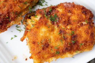 Altın kaplamalı domuz pirzolası. Geleneksel yemek..