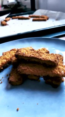 Balık kroket bir plaka üzerinde